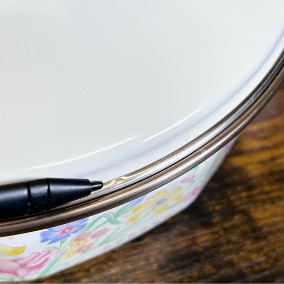 Enamel Sarma Studios Victorian Flowers vintage pan with double handles & lid - Picture 15 of 16